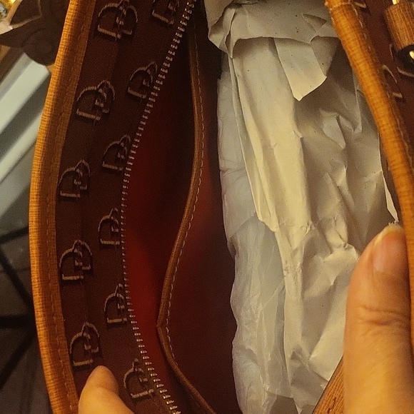 Dooney & bourke rose black gold same size to mustard - Picture 9 of 11